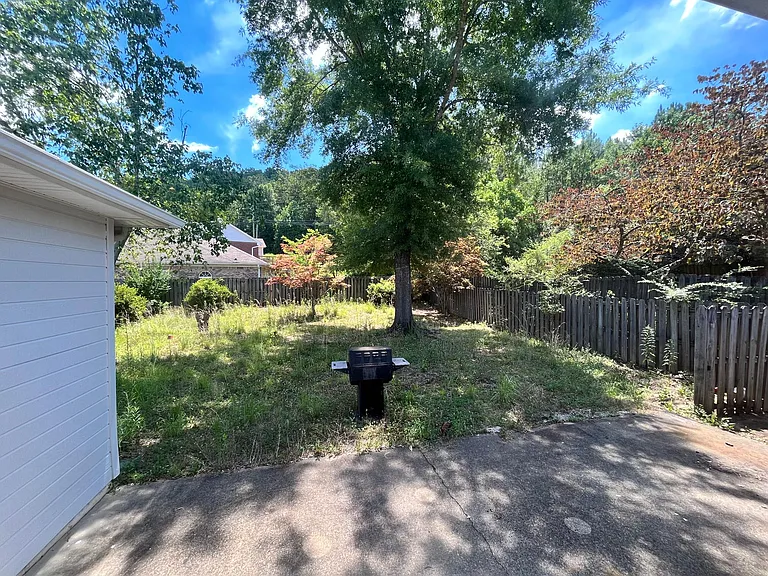 228 Lenox Ln — Photo 3