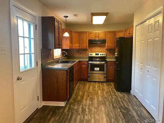 4th image of 364 Pond Dr