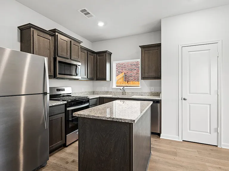309 Julian Davis Dr — Photo 5