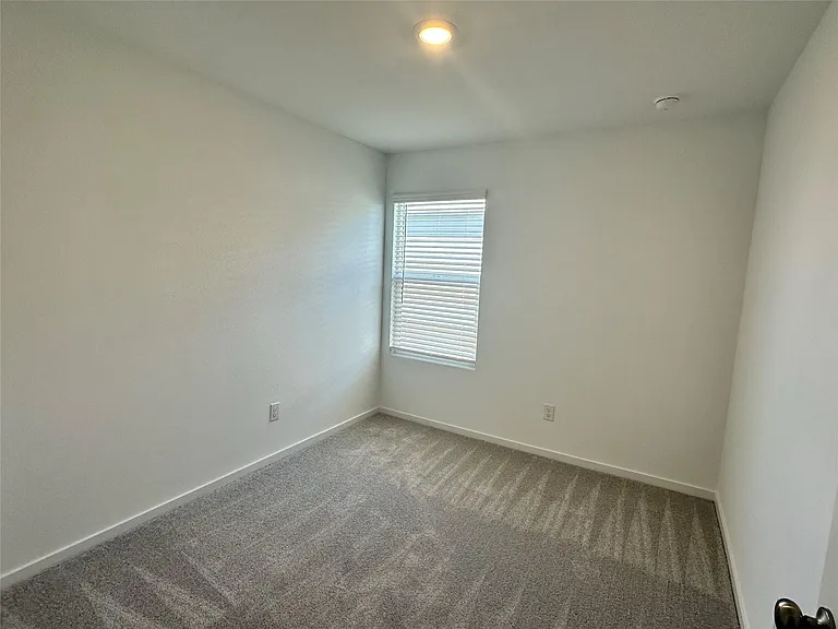 905 Blue Heron Dr — Photo 10