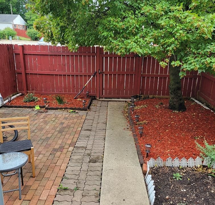 2nd image of 130 Beaconridge Dr #4