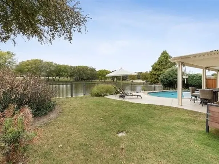 2051 Chisholm Trl — Photo 18
