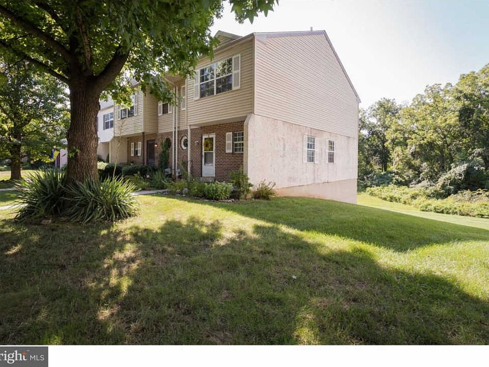 1st image of 260 Carlyn Ct