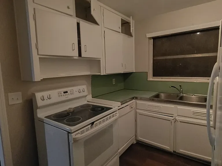 7109 Waikiki Rd — Photo 9