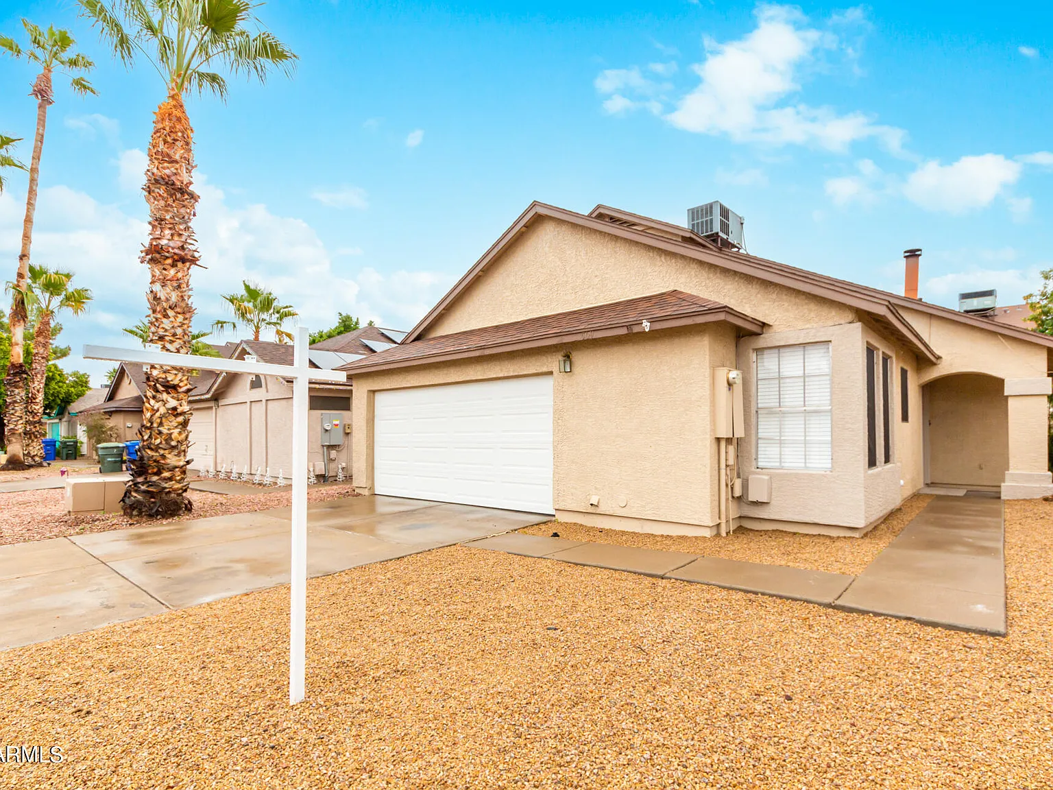 3 bed, 2.5 bath, 1618 sqft, $2,325 — Photo 2