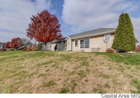 3rd image of 220 Willow Bay Ct