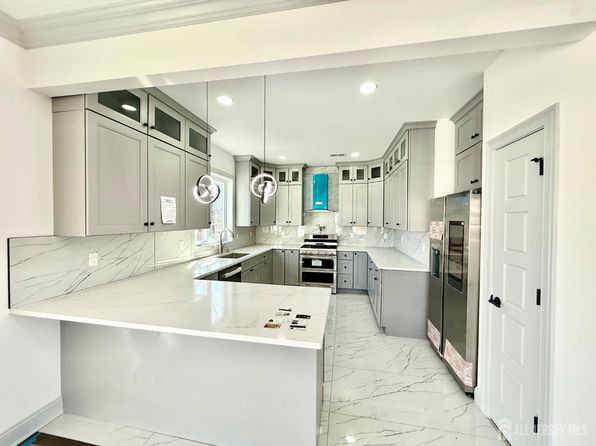 47 Bird Ave, Iselin, NJ 08830
