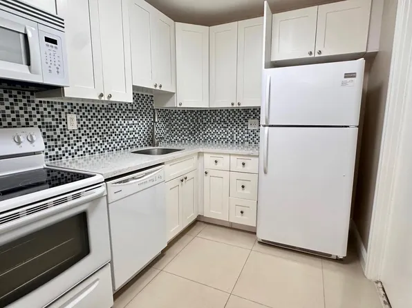 12 NE 19th Ct APT 220A, Fort Lauderdale, FL 33305