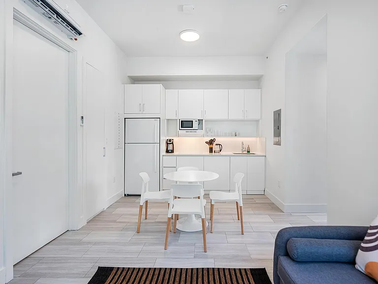 Otto Apartments — Photo 5