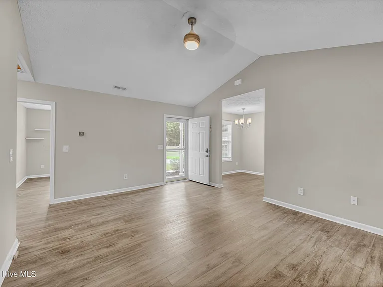 10035 Burning Bush Ridge Ct — Photo 5