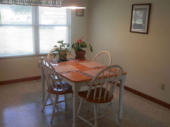 4th image of 855 E Wildflower Dr