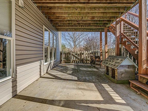3rd image of 5838 Winnbrook Dr