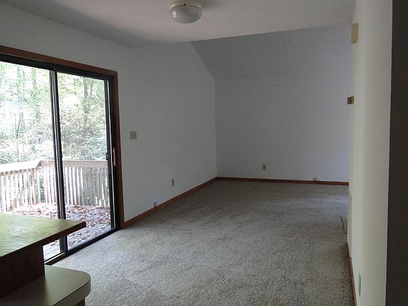3rd image of 1521 Partridgeberry Rd #B