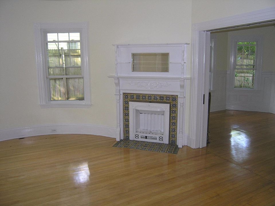 2nd image of 30 Burton St