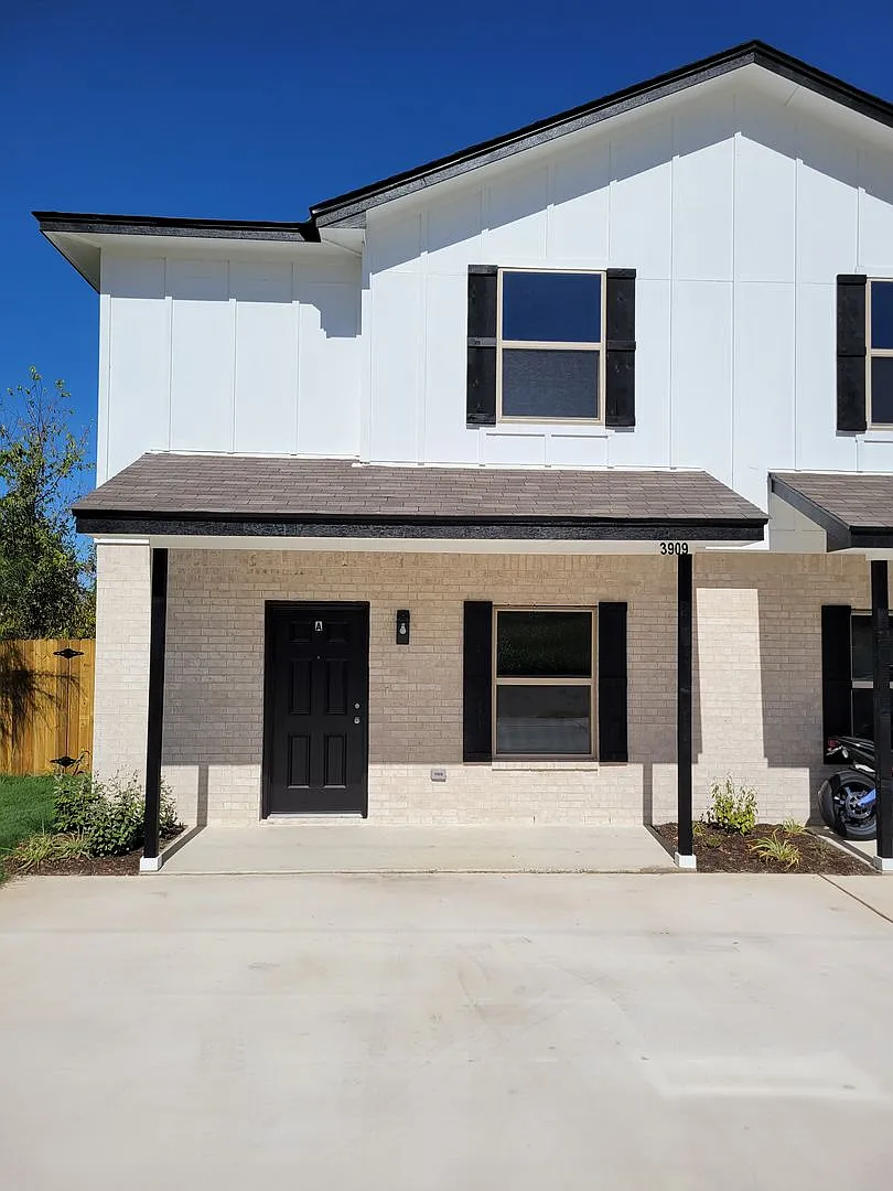 3909 Turner Ave — Photo 1