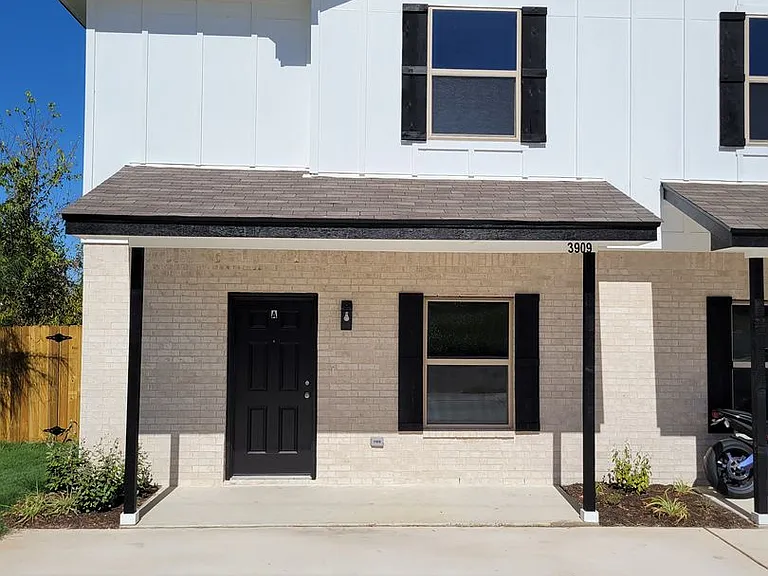 3909 Turner Ave — Photo 1
