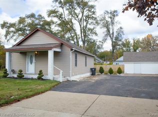 743 Hollister St, Pontiac, MI 48340