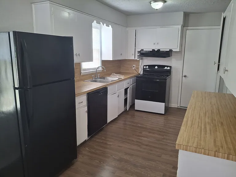 2134 NW Carroll Ave — Photo 6