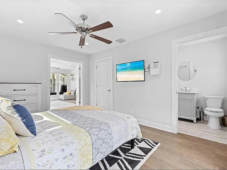 430 Island Cir — Photo 5