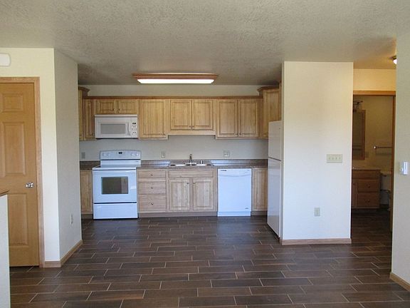 2nd image of 1420 Greenbay St #220
