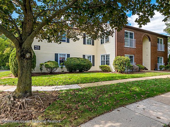 4th image of 703 Zlotkin Cir APT 3