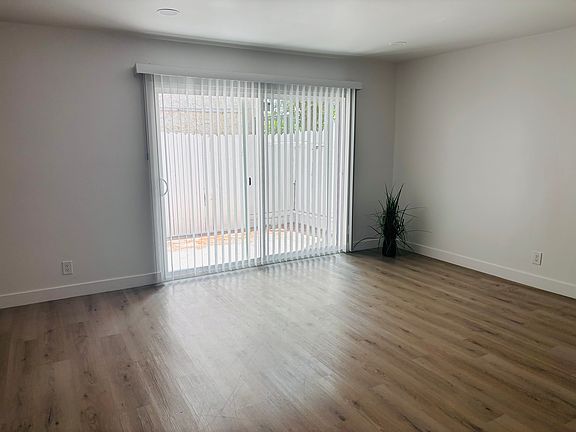 3rd image of 22109 Saticoy St #1