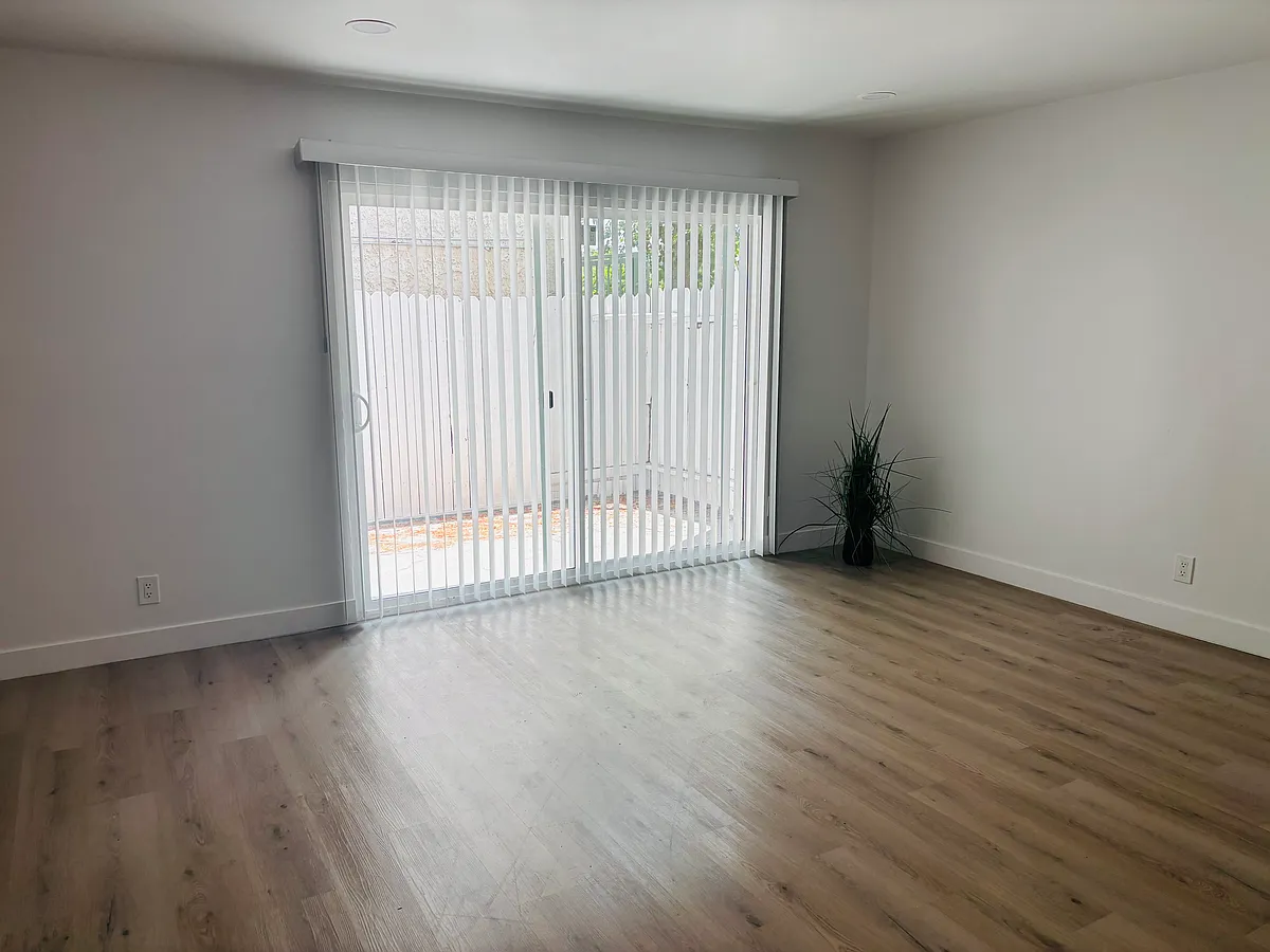 Building Photo - 22109 Saticoy St #1