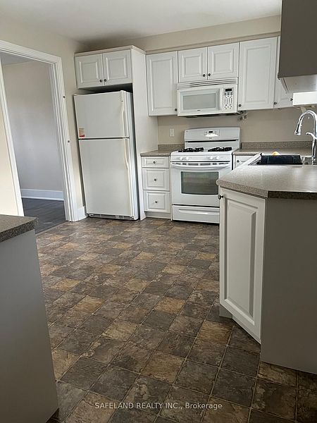 Ajax House for rent - 4 Bedrooms — photo 4