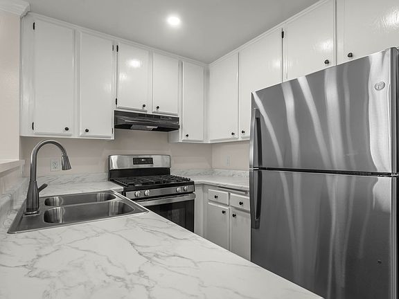 3rd image of 1255 1/2 N Orange Dr #309