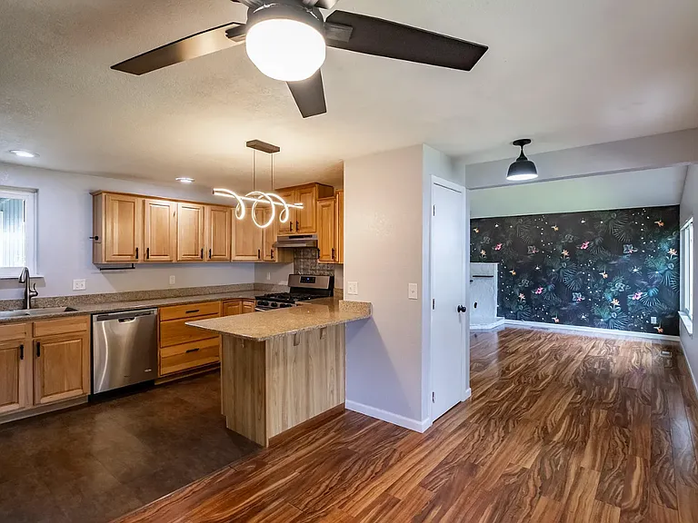 317 Vincent St — Photo 10