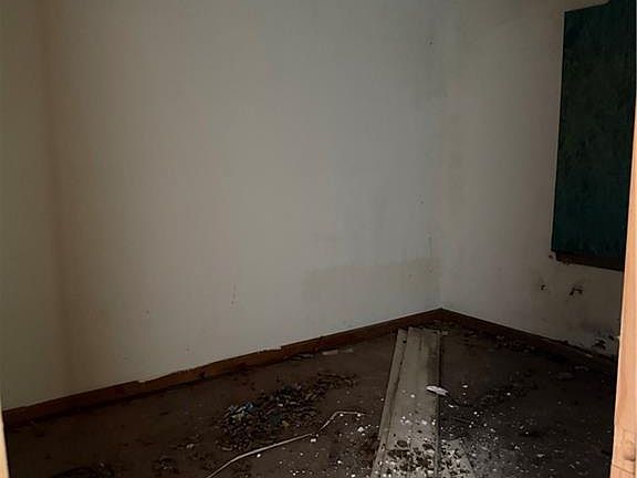 5th image of 8204 E 87th St