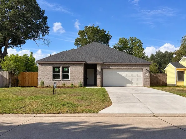501 Briarwood Dr, Baytown, TX 77520