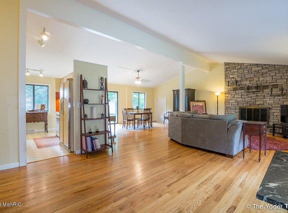 5th image of 2638 McIntosh Ave NE
