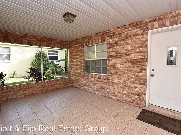 3rd image of 218 W Poinsettia St