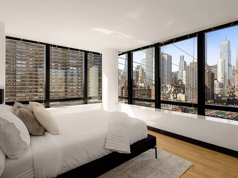 1113 York Ave #22E — Photo 4