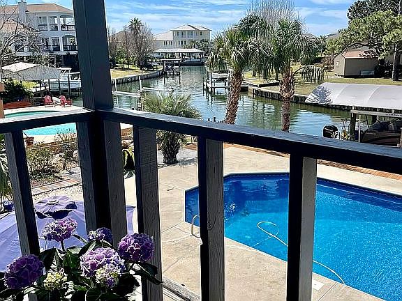 3rd image of 1095 Harbor Ln