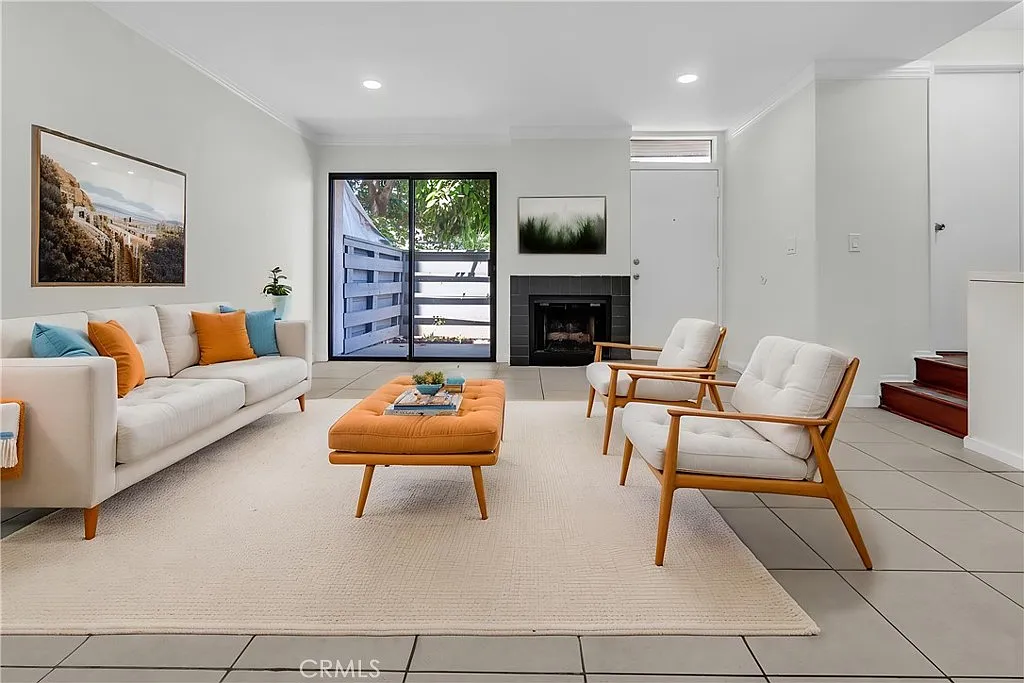 3 bed, 1186 sqft, $3,500 — Photo 1