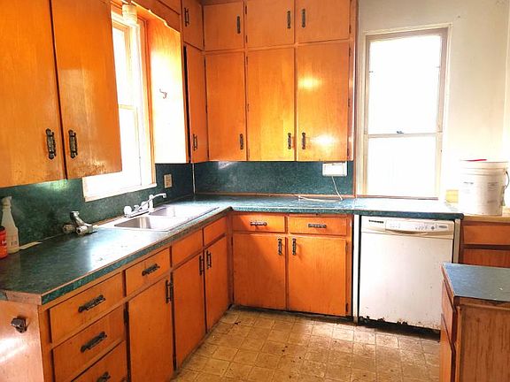 2nd image of 30 E Sebewaing St