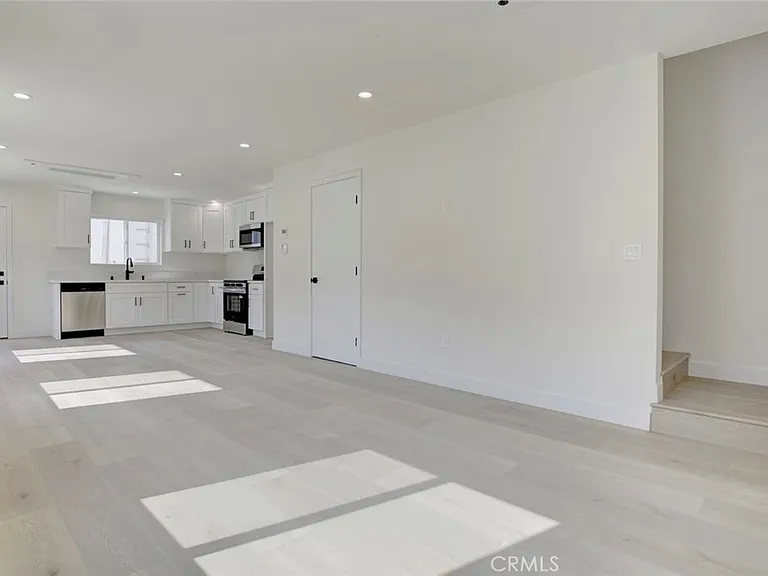 1070 Allen Ave #D — Photo 9