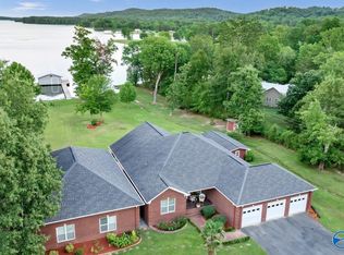 206 Milky Way Rd, Guntersville, AL 35976