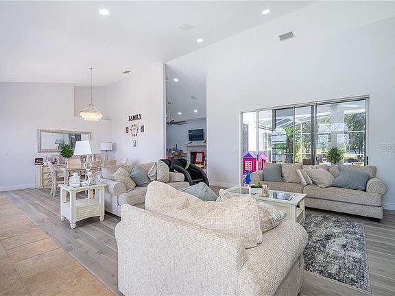 3rd image of 12750 Katherine Cir