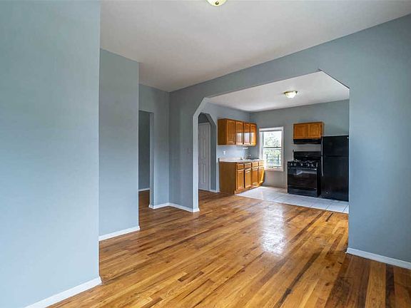 4th image of 189-21 Tioga St