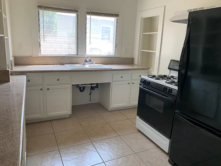 1230 S Catalina St — Photo 17