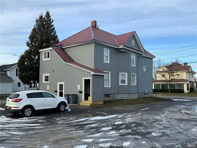 1628 State St — Photo 14