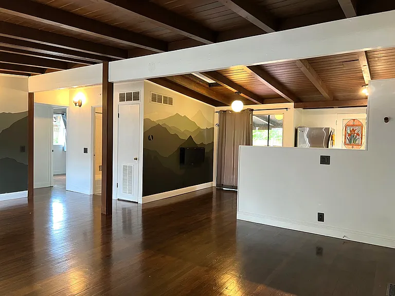 9405 N Geneva Ave — Photo 4