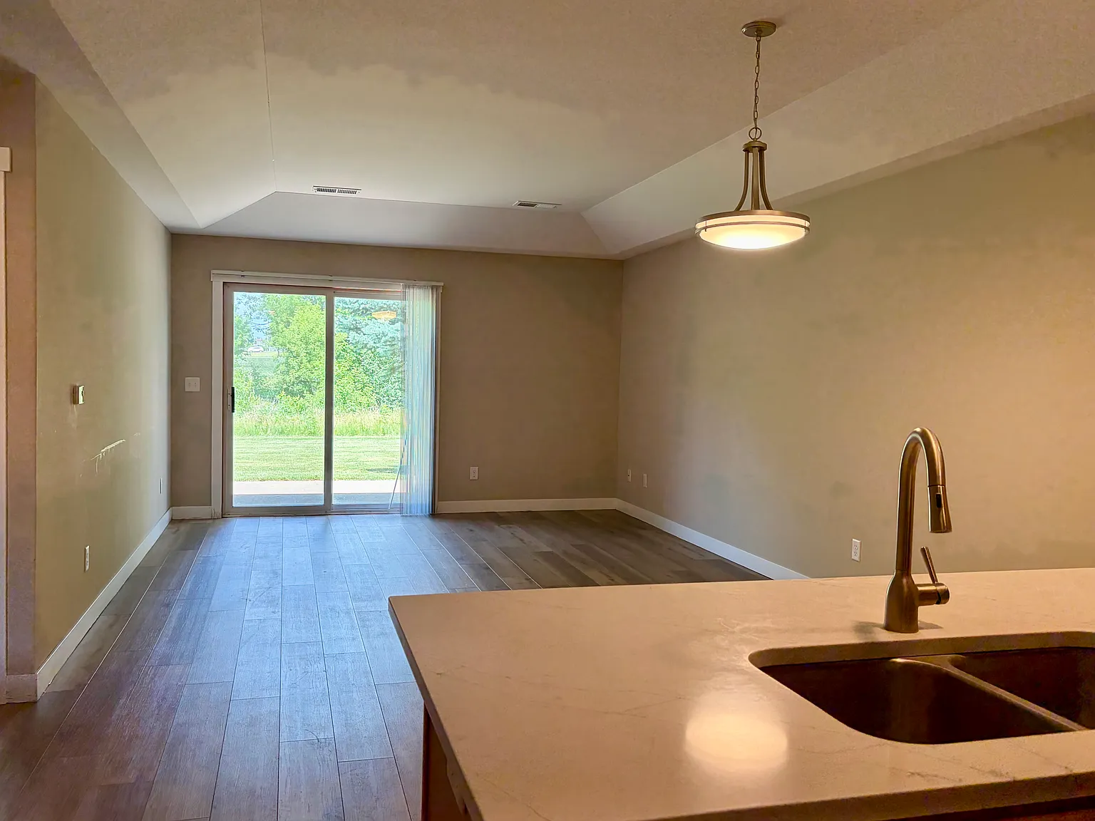 2 bed, 1171 sqft, $1,450 — Photo 4