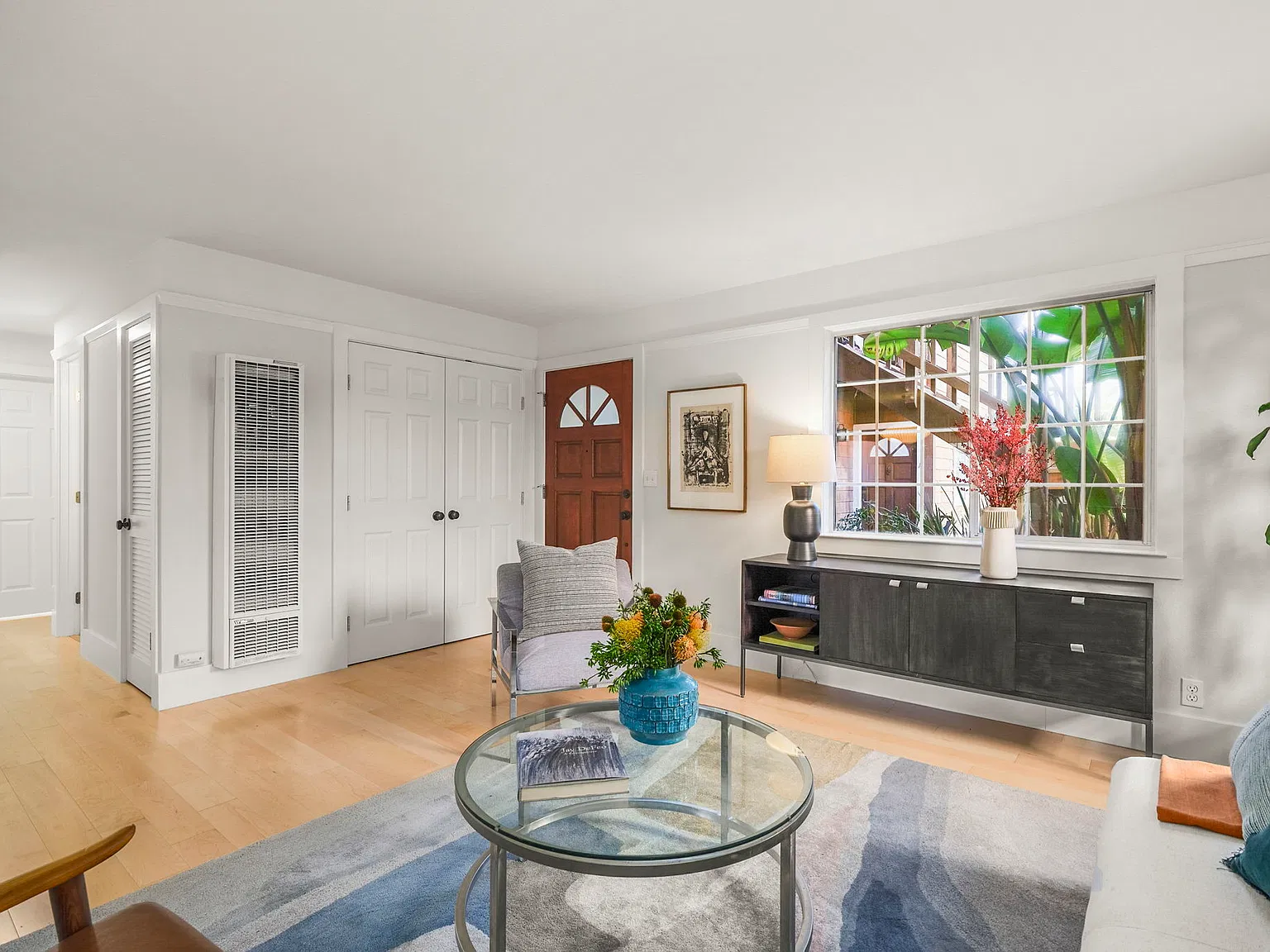 3 bed, 874 sqft, $3,900 — Photo 3
