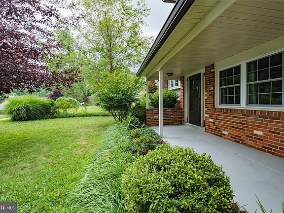 3rd image of 5 Duvall Ct