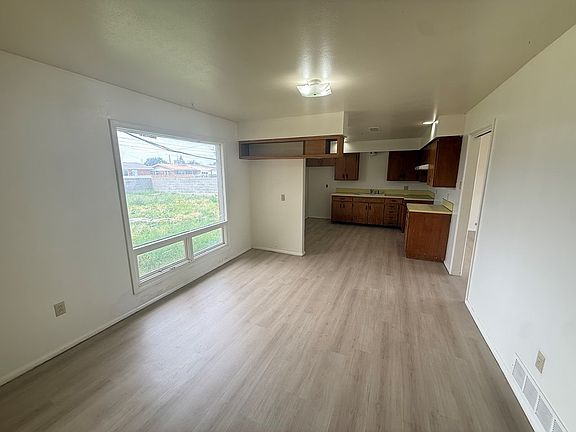 5th image of 1518 Castle Rd