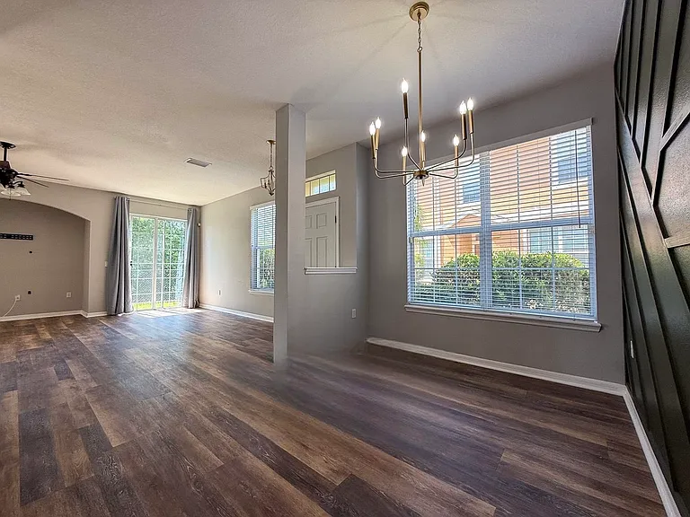 7622 Red Mill Cir — Photo 2